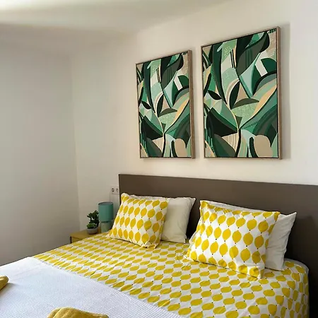 Sunny Corner, Delux Vista Mar And Pool Daire *