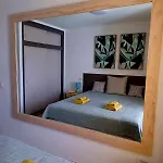 Sunny Corner, Delux Vista Mar And Pool דירה *