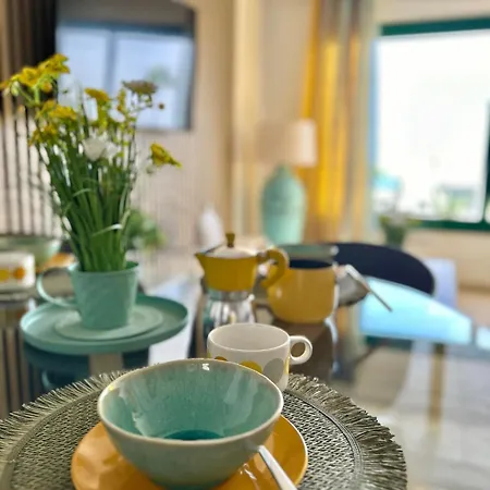 Sunny Corner, Delux Vista Mar&pool Appartement *