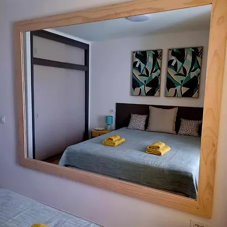 Sunny Corner, Delux Vista Mar&pool Appartement *