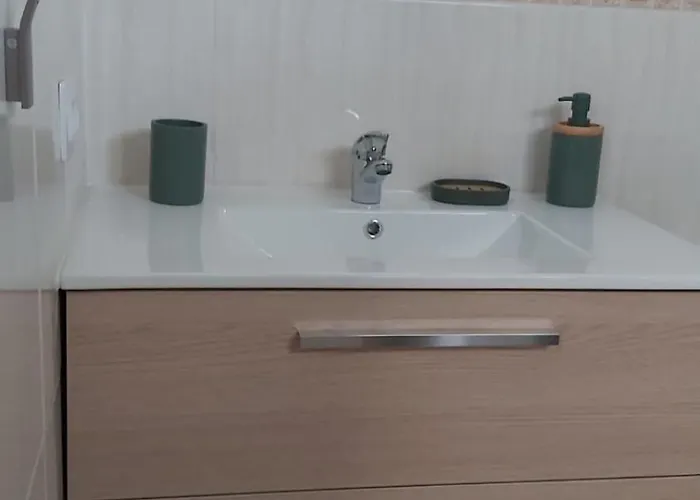 Sunny Corner, Delux Vista Mar And Pool Apartment